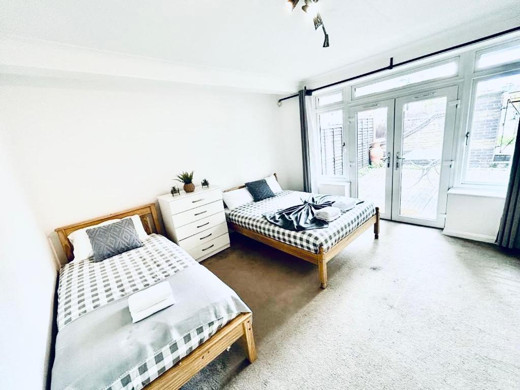 Privatunterkunft Up To 3 People, In A Share House With Private Garden Access