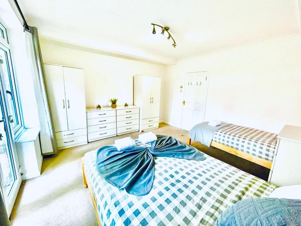 Up To 3 People, In A Share House With Private Garden Access Privatunterkunft *