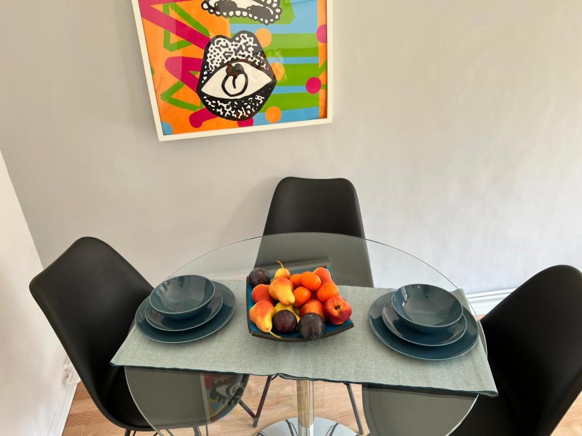 Morden 2 Bedroom Tower Bridge * Londres