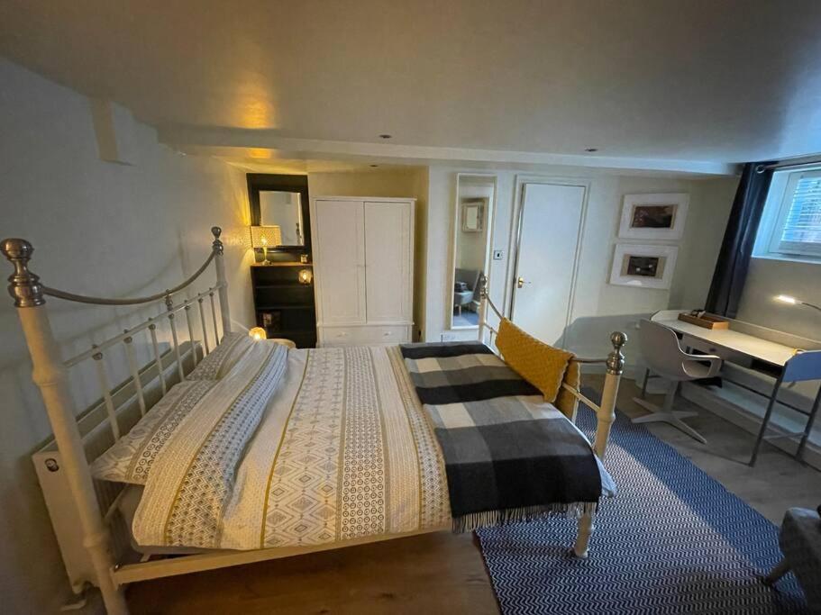 Cute Basement Studio * Londres