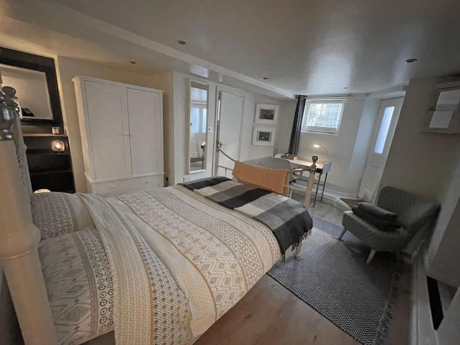 Cute Basement Studio * Londres