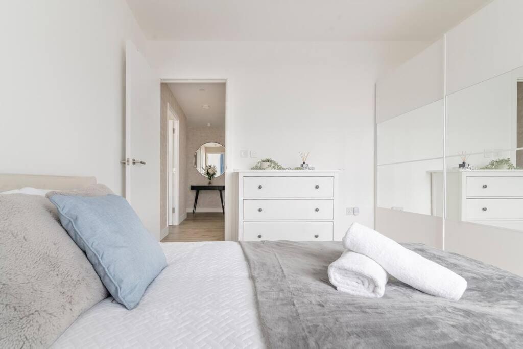 Lovely En-suite Flat With Balcony And Parking. *