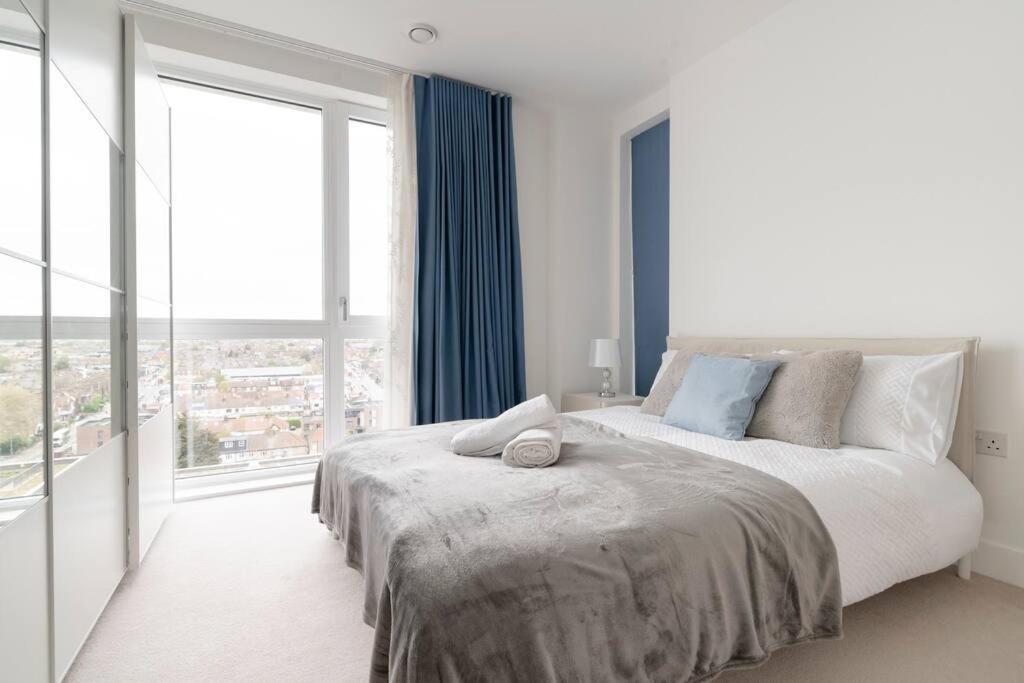 Apartment Lovely En-suite Flat With Balcony And Parking. *