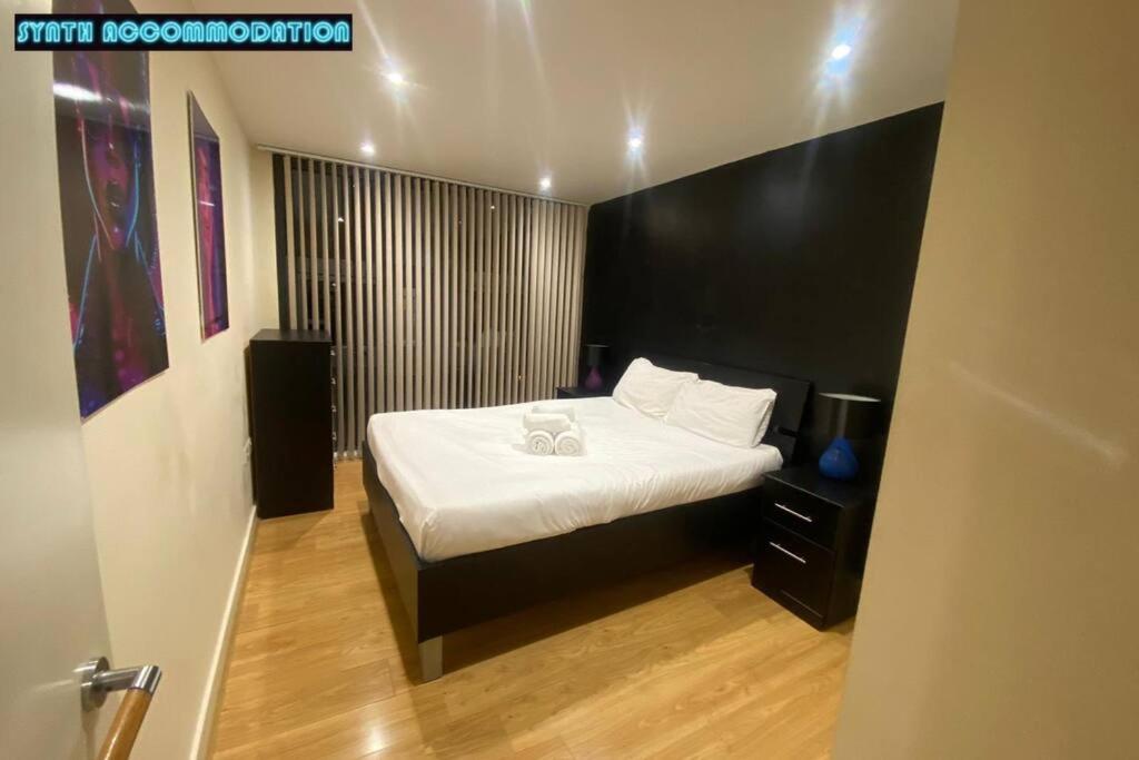 80s Retro 1bedroom Apart Canary Wharf London