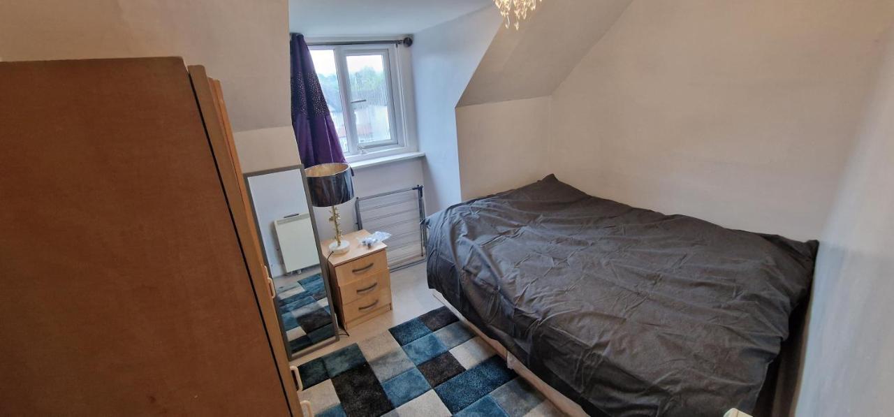 Cosy 2 Bedroom Flat - Sleeps 6 People - Close To Lewisham Dlr/train Station Apartment