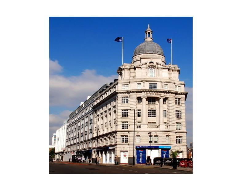 Travelodge Central City Road 3*