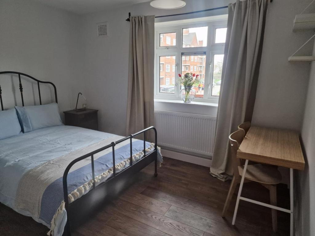 Apartamento Ozan's Flat Double Bedroom-1, Sharing Kitchen And Bath *