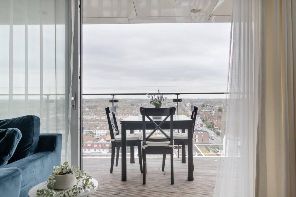 Lovely En-suite Flat With Balcony And Parking. Apartment *
