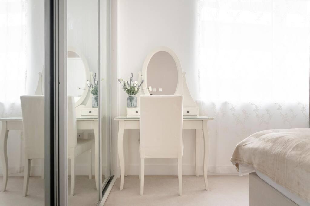 Lovely En-suite Flat With Balcony And Parking. Apartment *