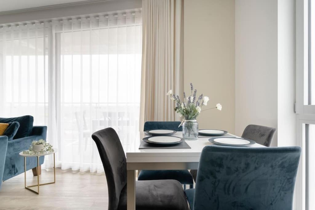 Apartment Lovely En-suite Flat With Balcony And Parking.