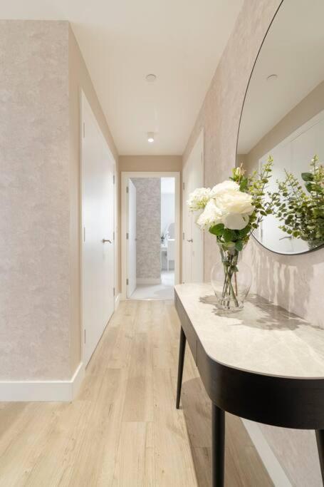 Lovely En-suite Flat With Balcony And Parking.