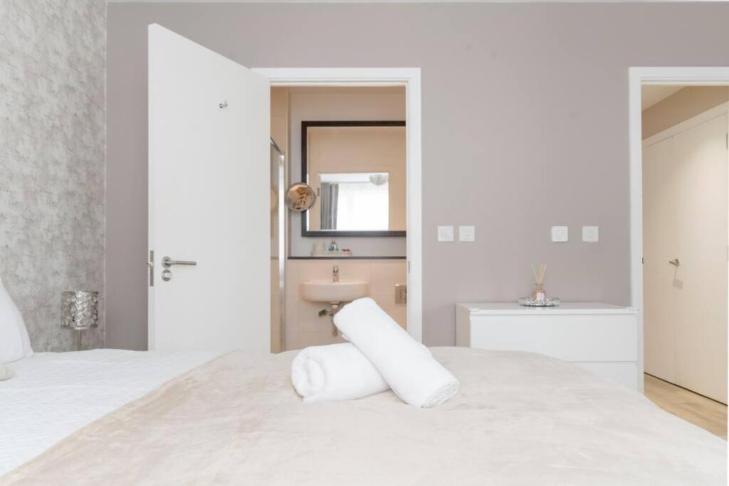 Lovely En-suite Flat With Balcony And Parking.