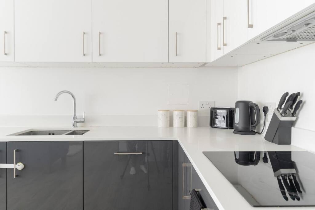 Apartment Lovely En-suite Flat With Balcony And Parking.