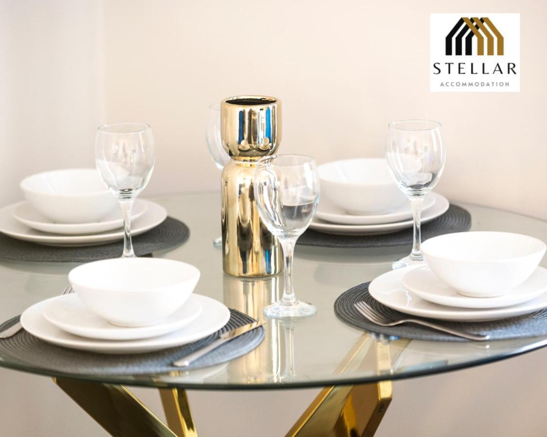 Apartment Luxury One Bedroom Newly Refurbished By Stellar Short Lets & Serviced Canary Wharf Manchester Leisure London