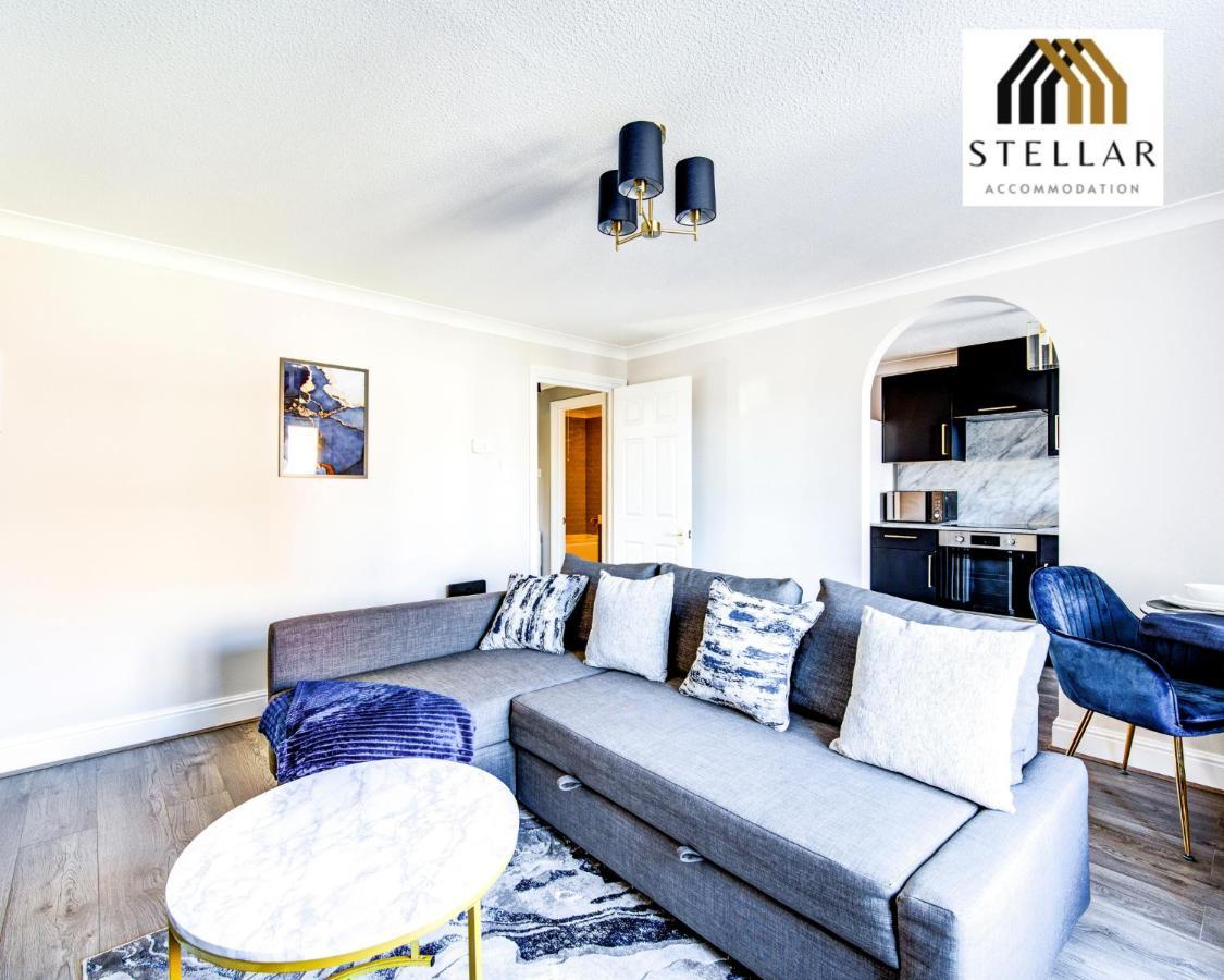 Apartment Luxury One Bedroom Newly Refurbished By Stellar Short Lets & Serviced Canary Wharf Manchester Leisure London