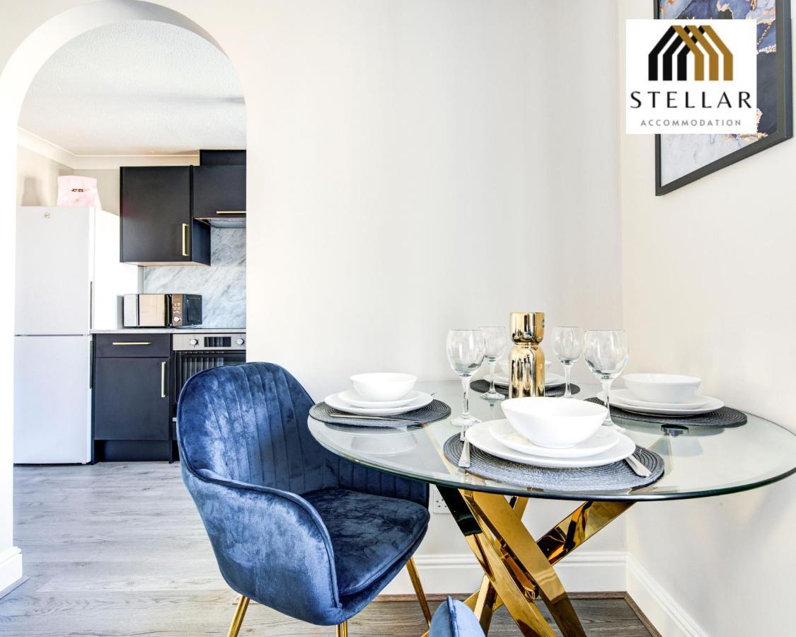Luxury One Bedroom Newly Refurbished By Stellar Short Lets & Serviced Canary Wharf Manchester Leisure Apartment London
