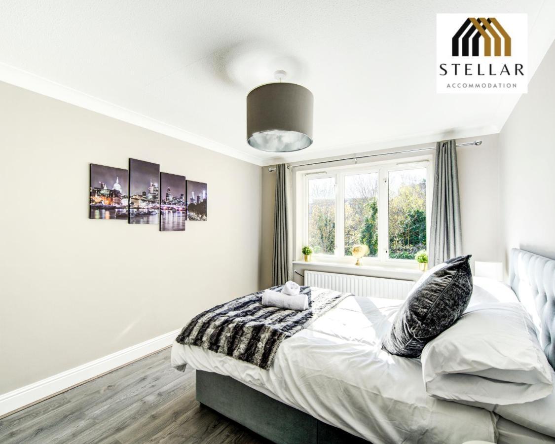 Apartment Luxury One Bedroom Newly Refurbished By Stellar Short Lets & Serviced Canary Wharf Manchester Leisure *