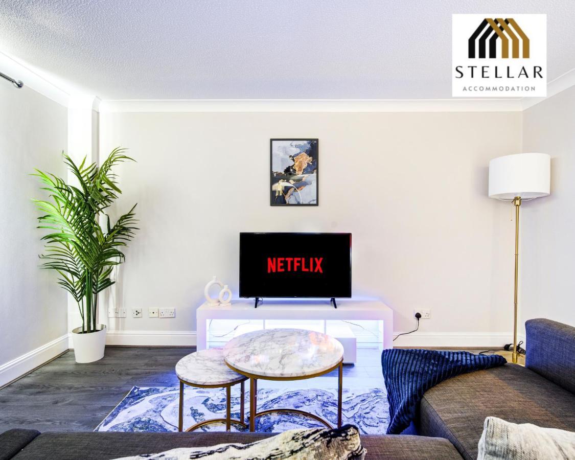 Luxury One Bedroom Newly Refurbished By Stellar Short Lets & Serviced Canary Wharf Manchester Leisure London
