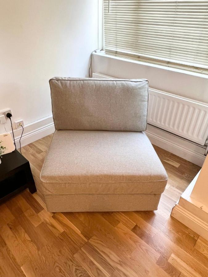 Aprt 10mins Walk From The Shard!