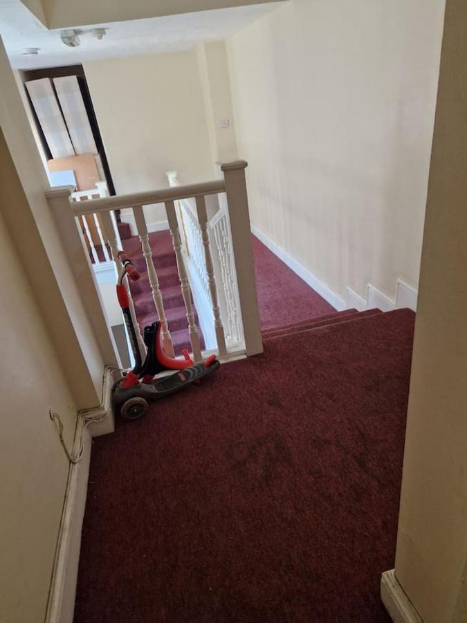 A Discreet Flat For The Family. * Londres