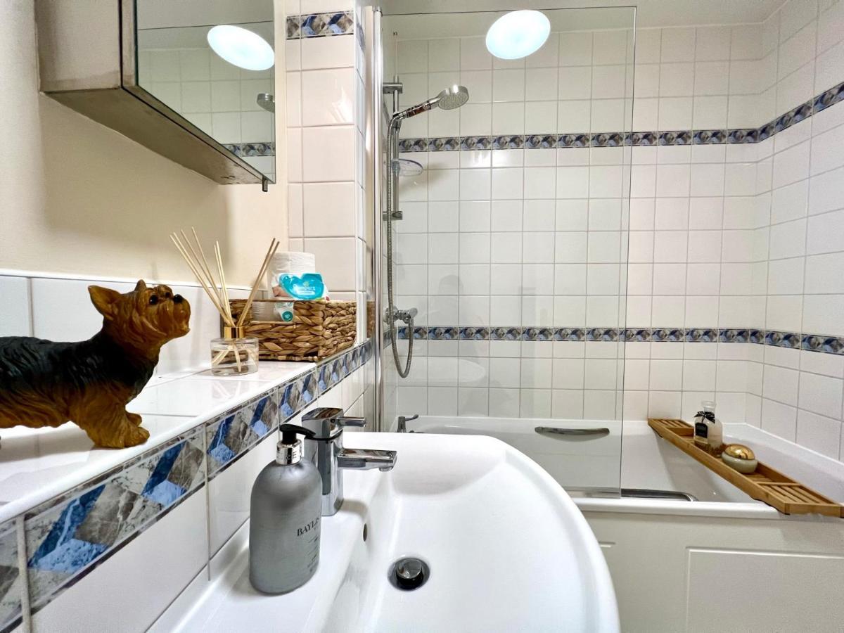 Appartement Best Deal - 1bed In Canary Wharf With Parking Londen