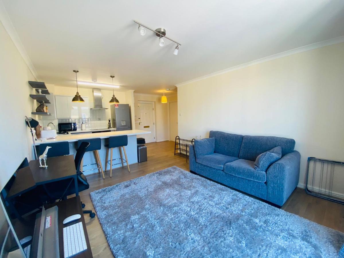 Best Deal - 1bed In Canary Wharf With Parking Londen