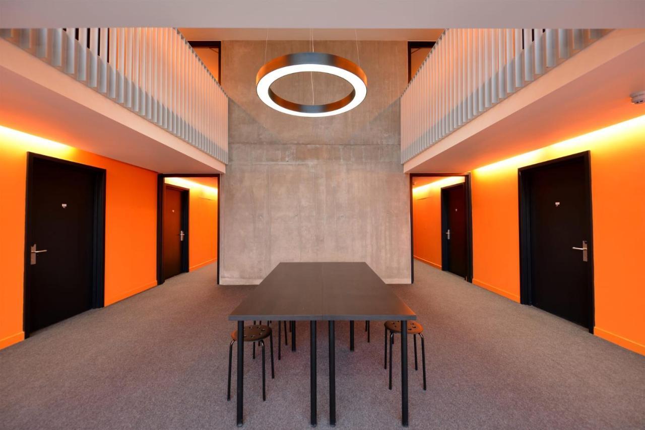 For Students Only Spacious At Flinders House Located In Apartment *