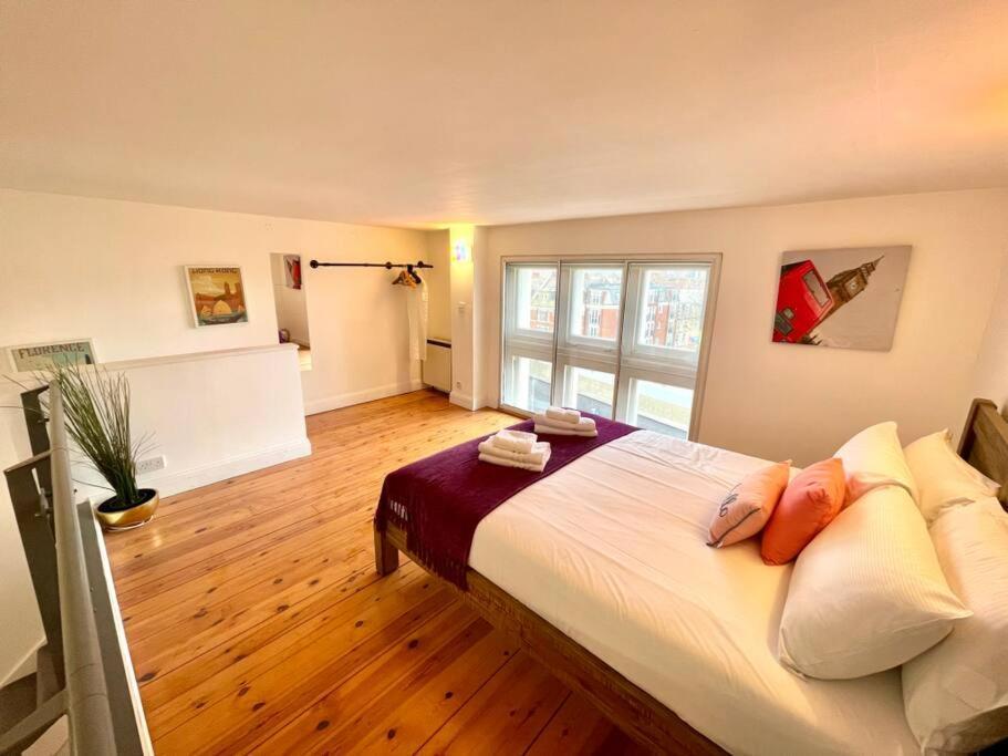 Apartment High-ceiling Flat With Rooftop & Skyline View London