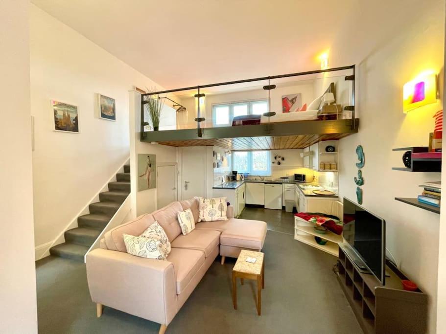 Apartment High-ceiling Flat With Rooftop & Skyline View