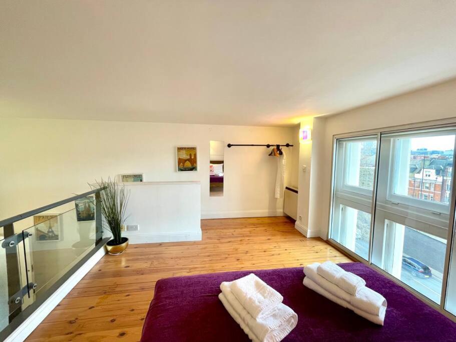 Apartment High-ceiling Flat With Rooftop & Skyline View London