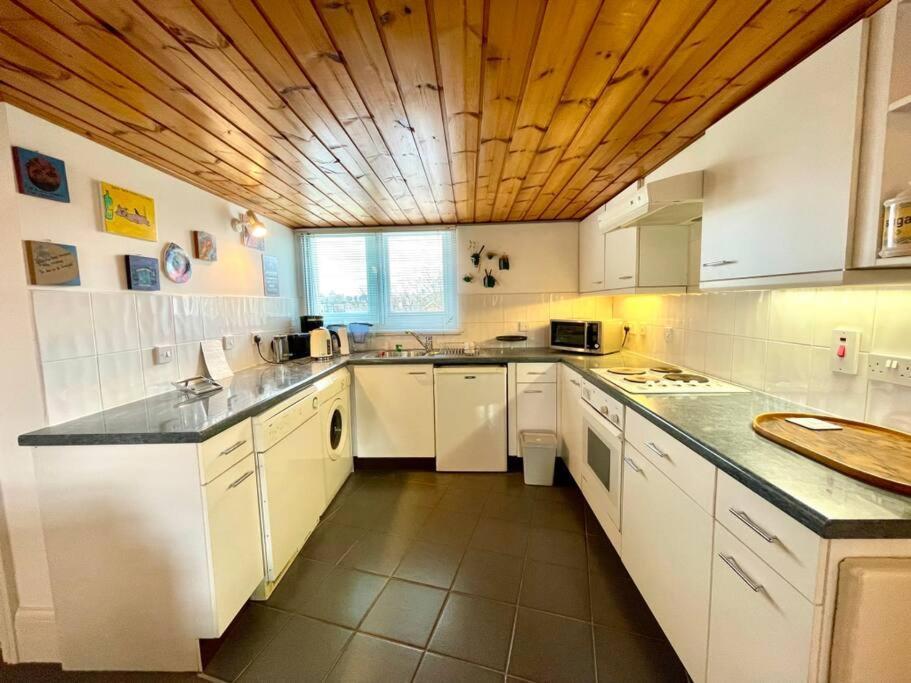 High-ceiling Flat With Rooftop & Skyline View * London