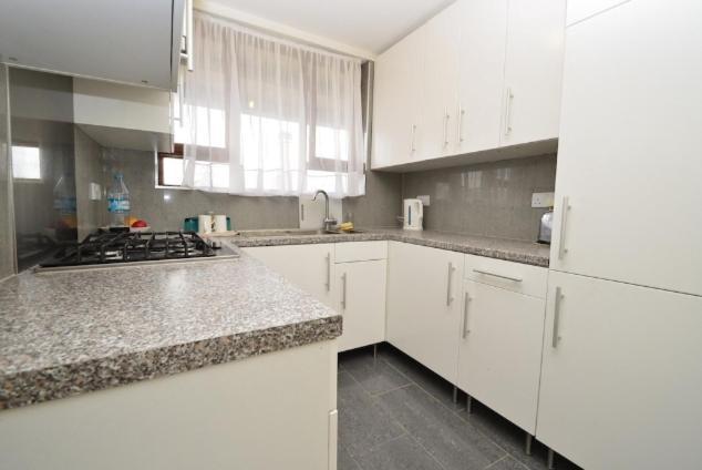 Large With Balcony Overlooking Gasthof London