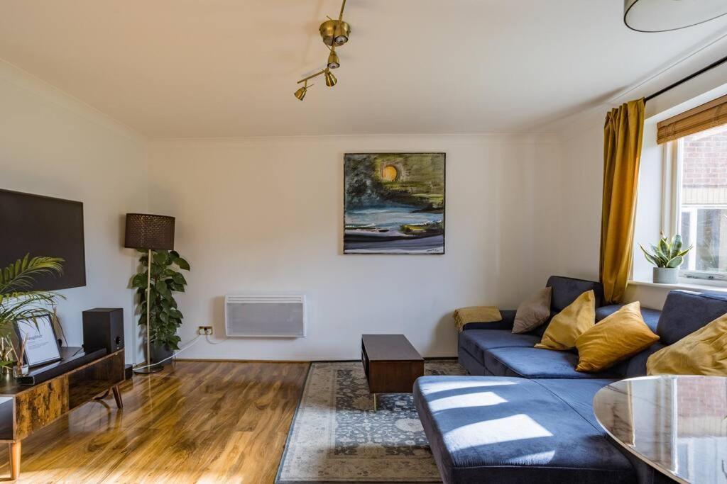 Bright &spacious One Bedroom Flat Off Canary Wharf * Londen