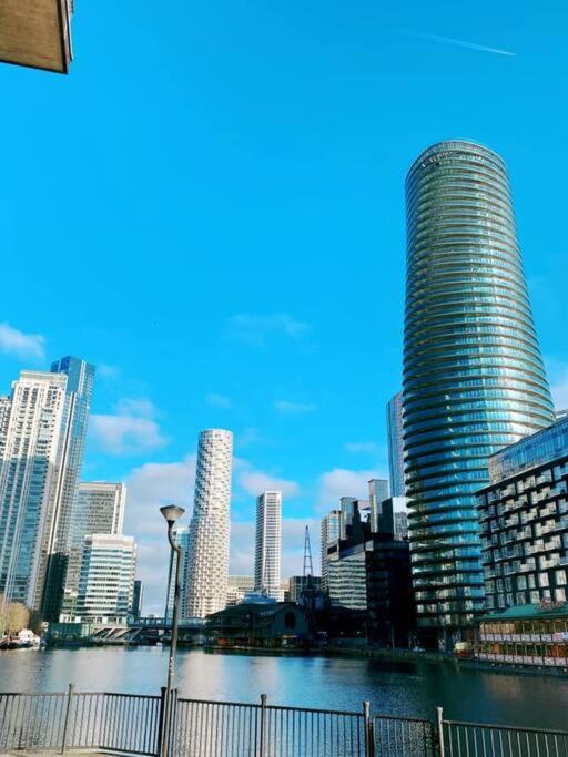 Bright &spacious One Bedroom Flat Off Canary Wharf * Londen