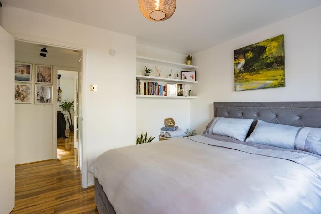 Bright &spacious One Bedroom Flat Off Canary Wharf * Londen