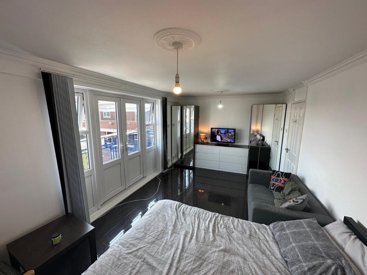 Large With Balcony Overlooking Gasthof