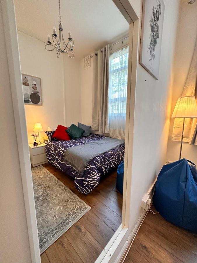 2 Amazing Double In Whitechapel