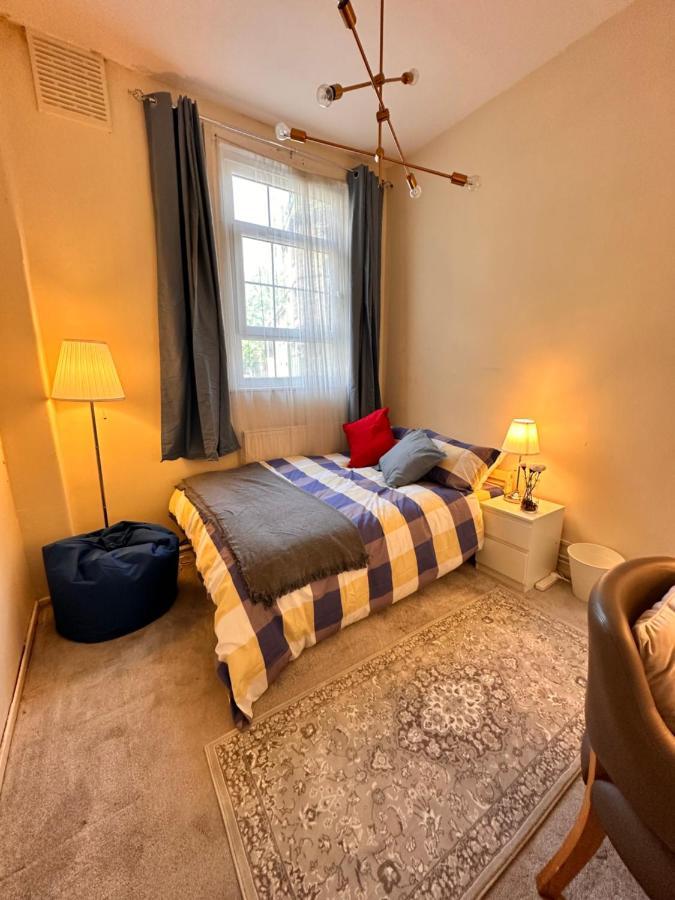 2 Amazing Double In Whitechapel * Londres