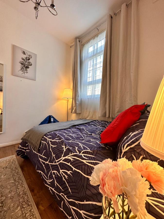 2 Amazing Double In Whitechapel *