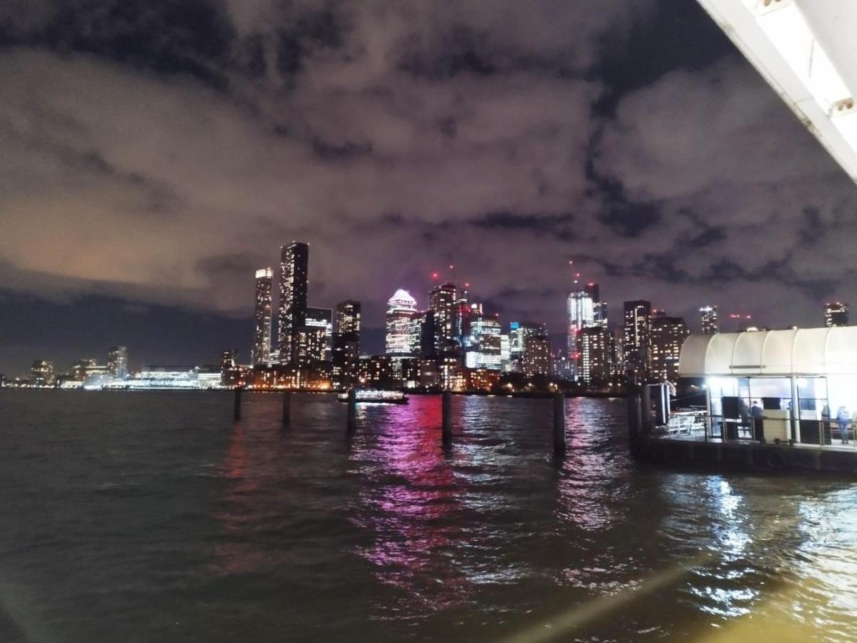 Best Deal - 1bed In Canary Wharf With Parking Londen