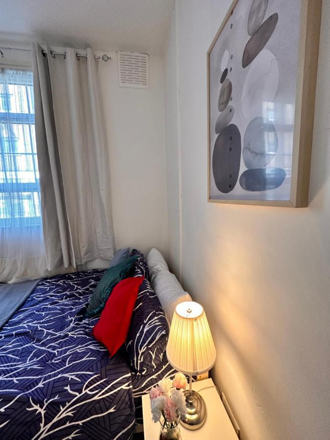 2 Amazing Double In Whitechapel * Londres