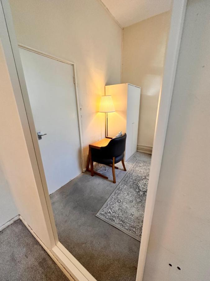 2 Amazing Double In Whitechapel * Londres
