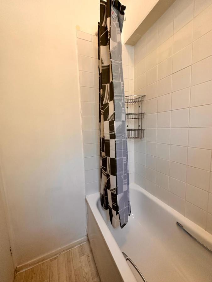 2 Amazing Double In Whitechapel * Londres