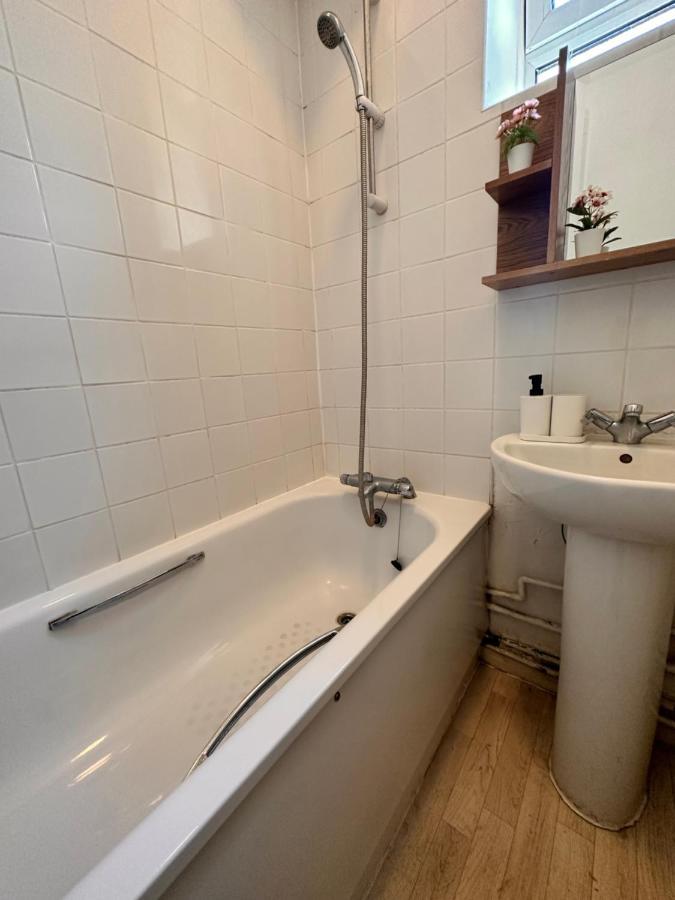 2 Amazing Double In Whitechapel * Londres