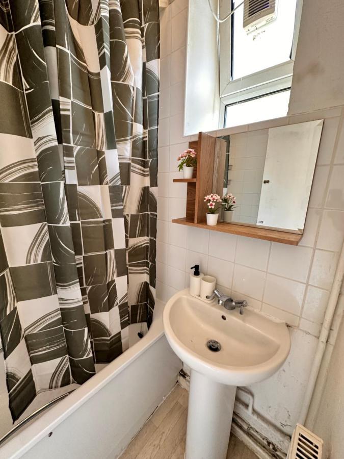 2 Amazing Double In Whitechapel * Londres