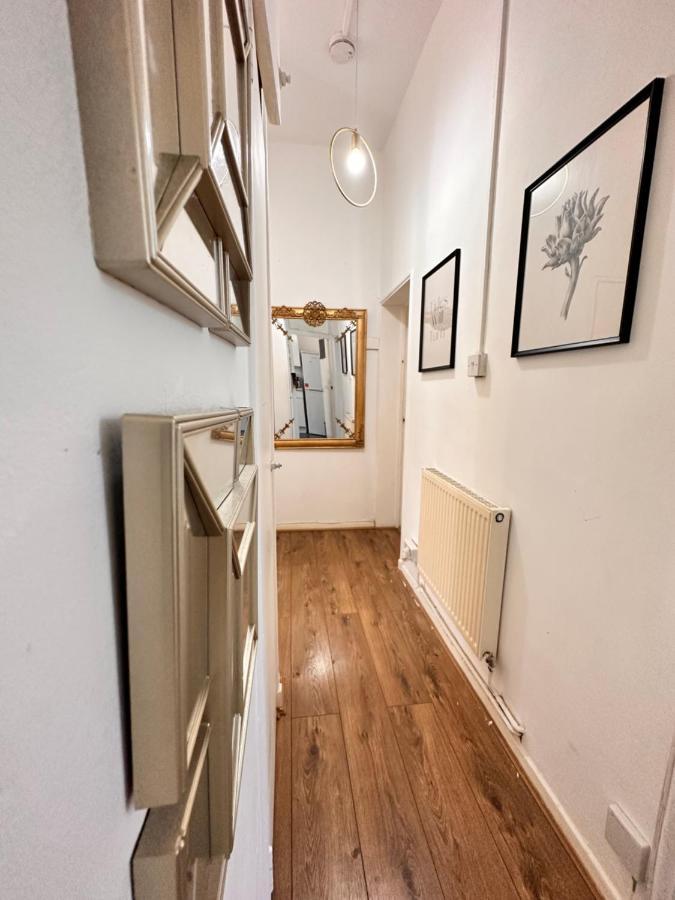 2 Amazing Double In Whitechapel *