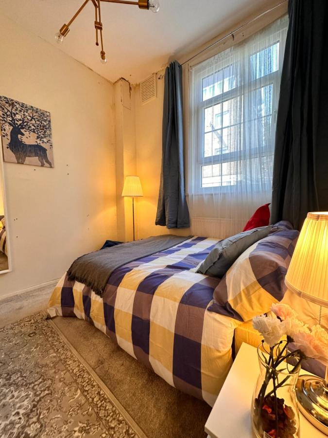 2 Amazing Double In Whitechapel * Londres