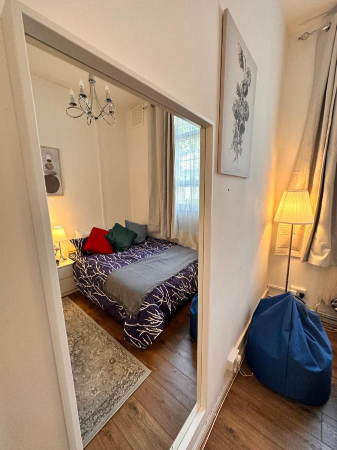 2 Amazing Double In Whitechapel * Londres