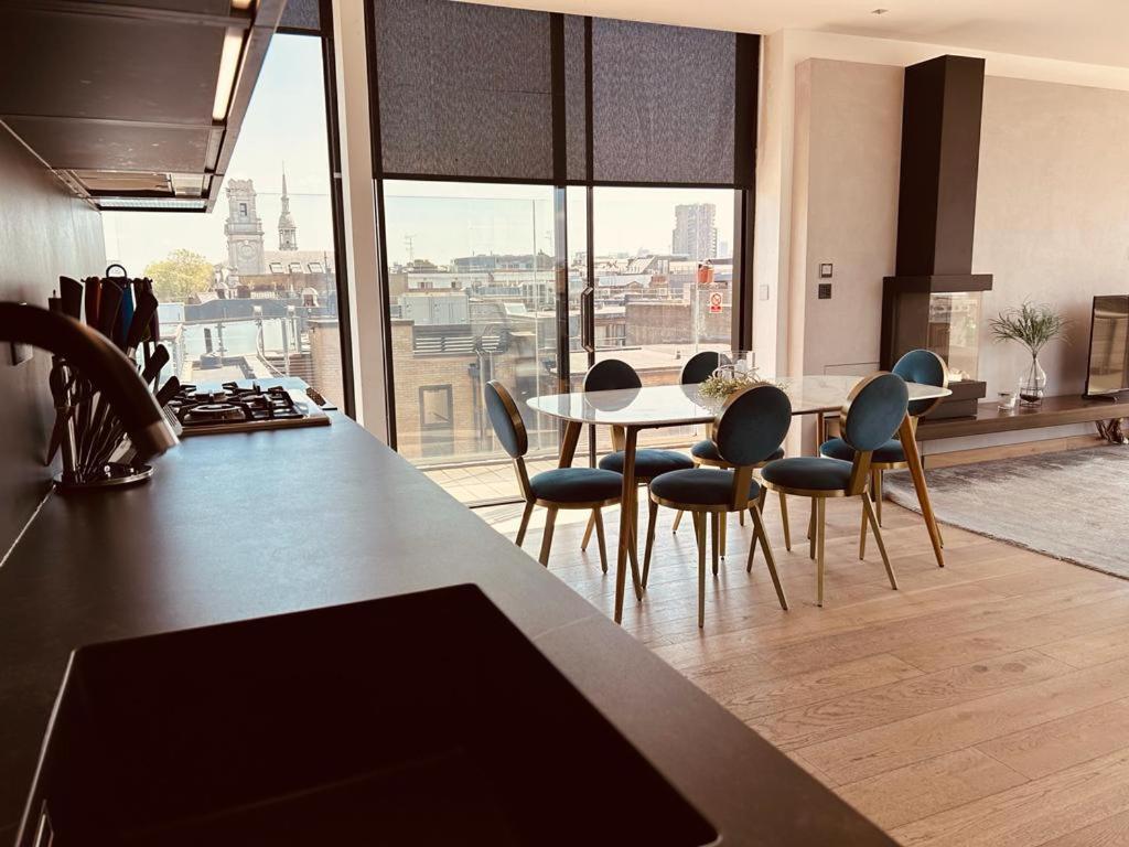 3 Bed Luxury Penthouse Hoxton Square With Terrace *