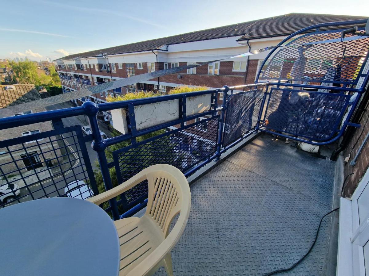 Large With Balcony Overlooking Gasthof London